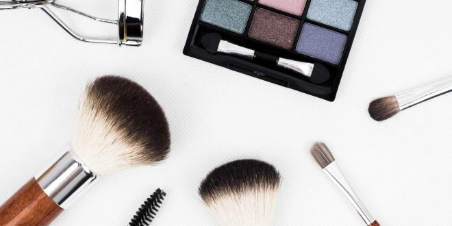 How To Pack A Makeup Travel Case